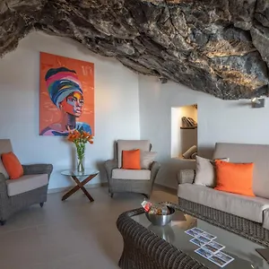 Spectacular Cave With Two Large Terraces Ferienhaus